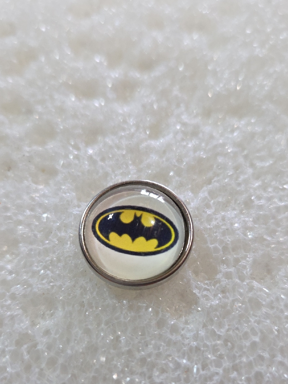 Batman Yellow and Black Emblem Snap Charm 18mm